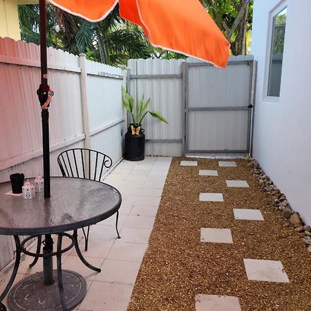 Suite Life At Chez Mercedes Miami Exterior photo