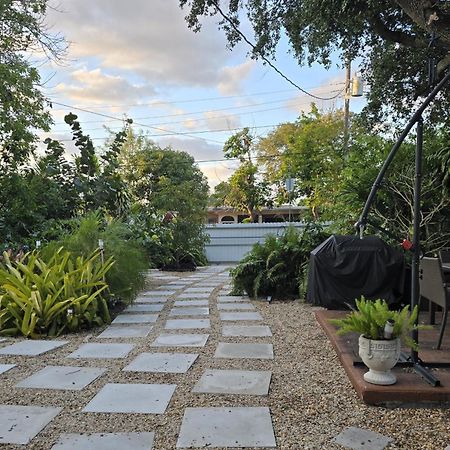 Suite Life At Chez Mercedes Miami Exterior photo
