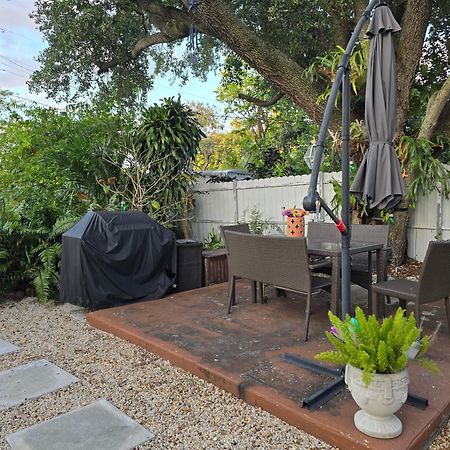 Suite Life At Chez Mercedes Miami Exterior photo