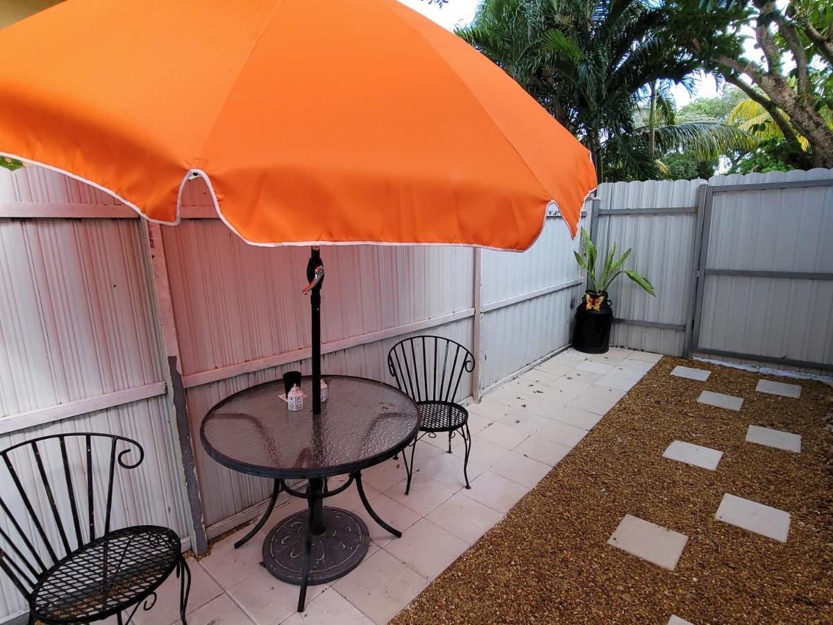 Suite Life At Chez Mercedes Miami Exterior photo