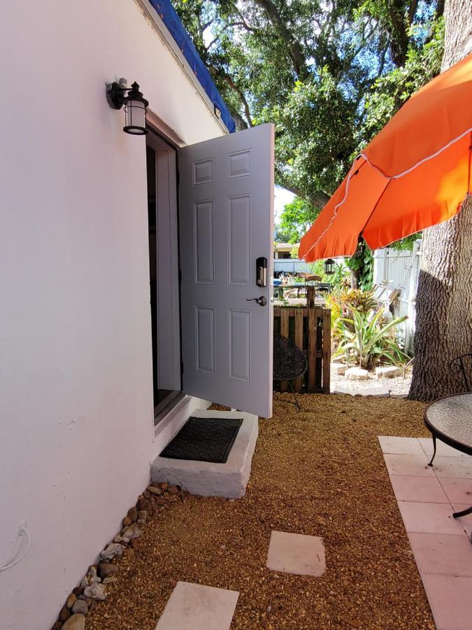 Suite Life At Chez Mercedes Miami Exterior photo