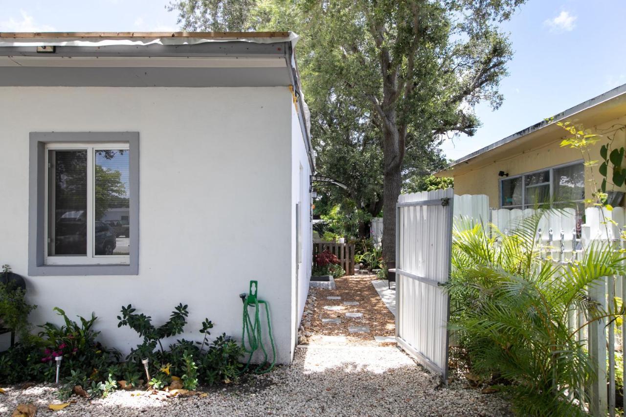 Suite Life At Chez Mercedes Miami Exterior photo