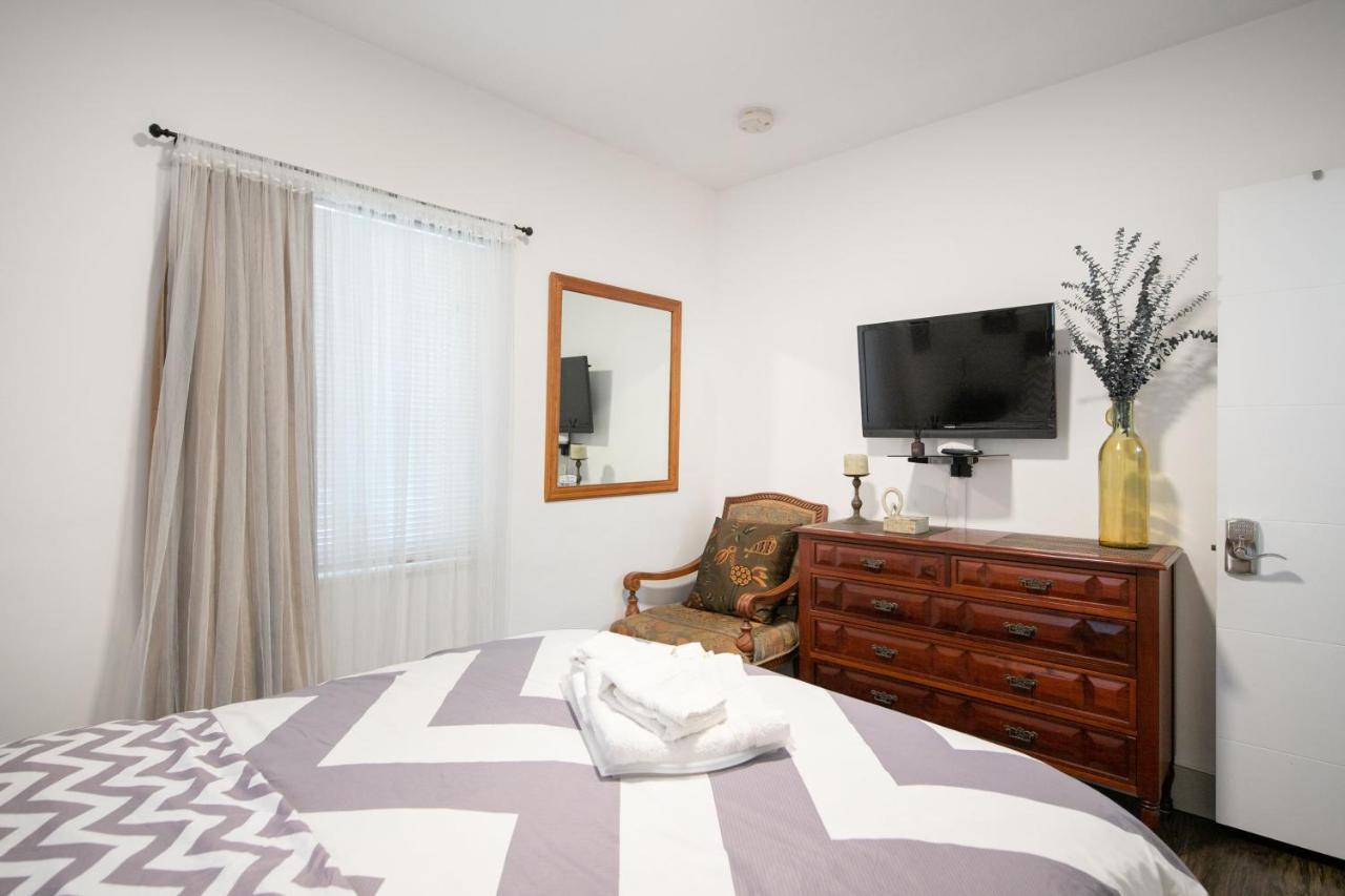 Suite Life At Chez Mercedes Miami Exterior photo