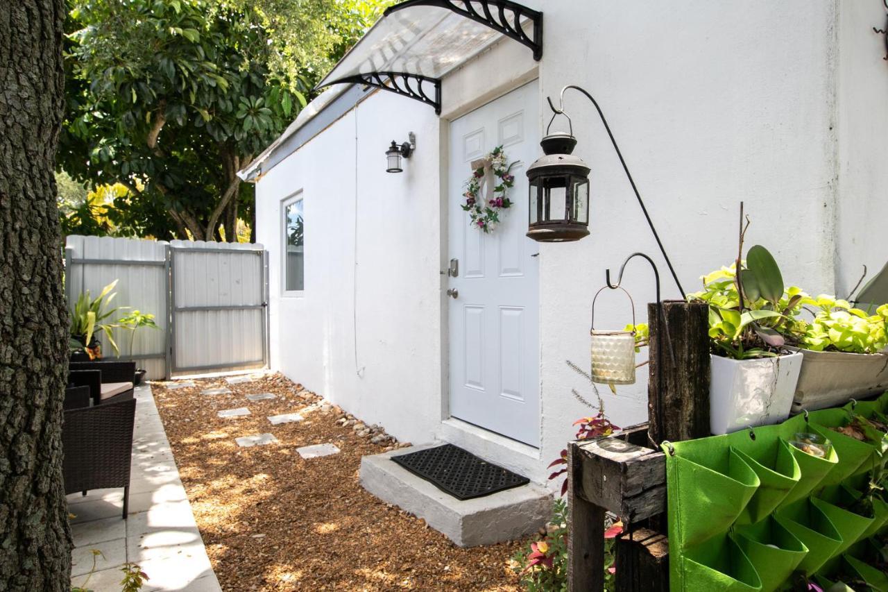 Suite Life At Chez Mercedes Miami Exterior photo