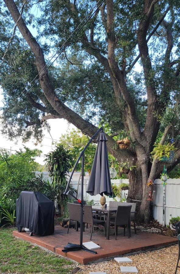 Suite Life At Chez Mercedes Miami Exterior photo
