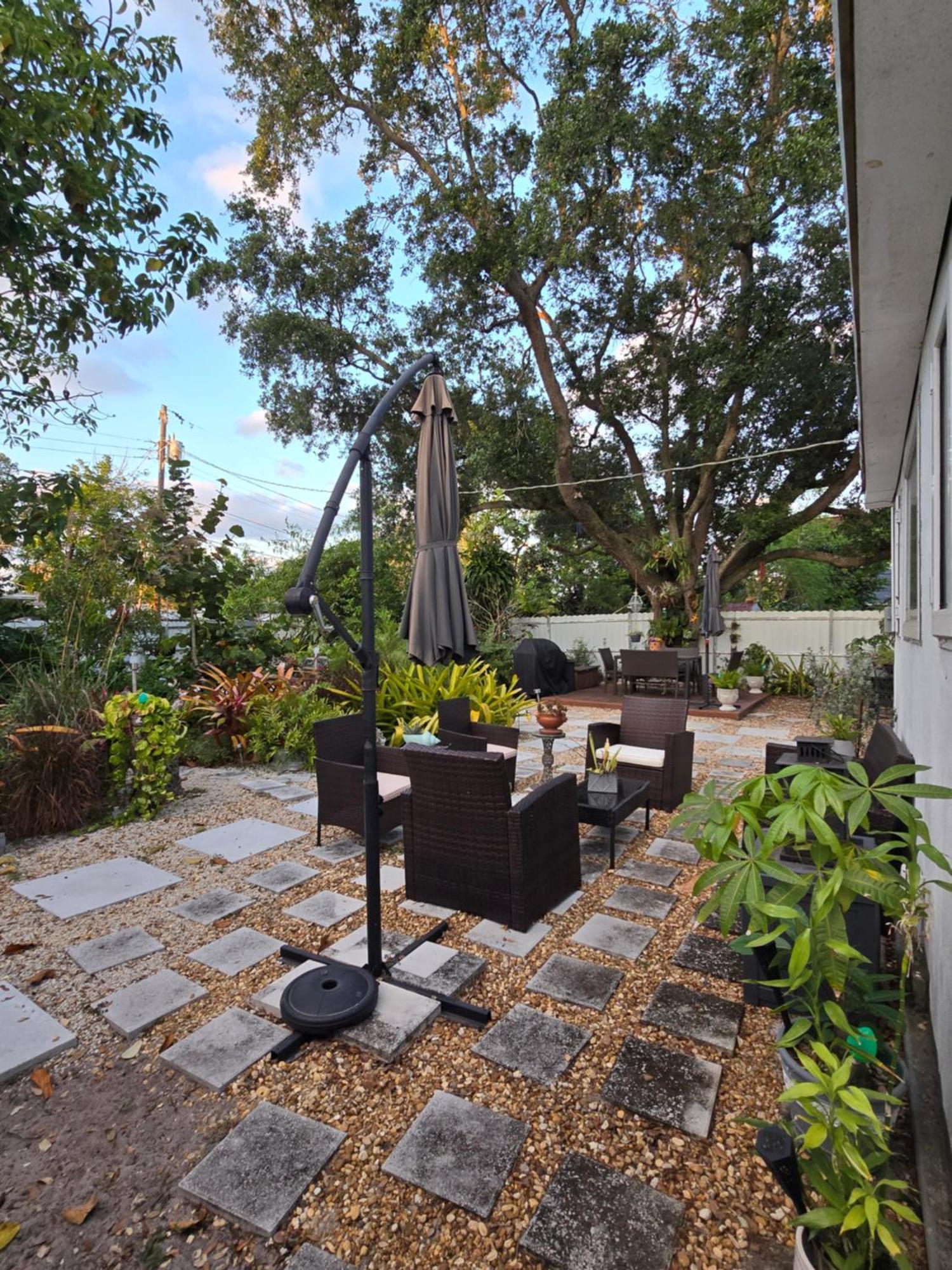 Suite Life At Chez Mercedes Miami Exterior photo