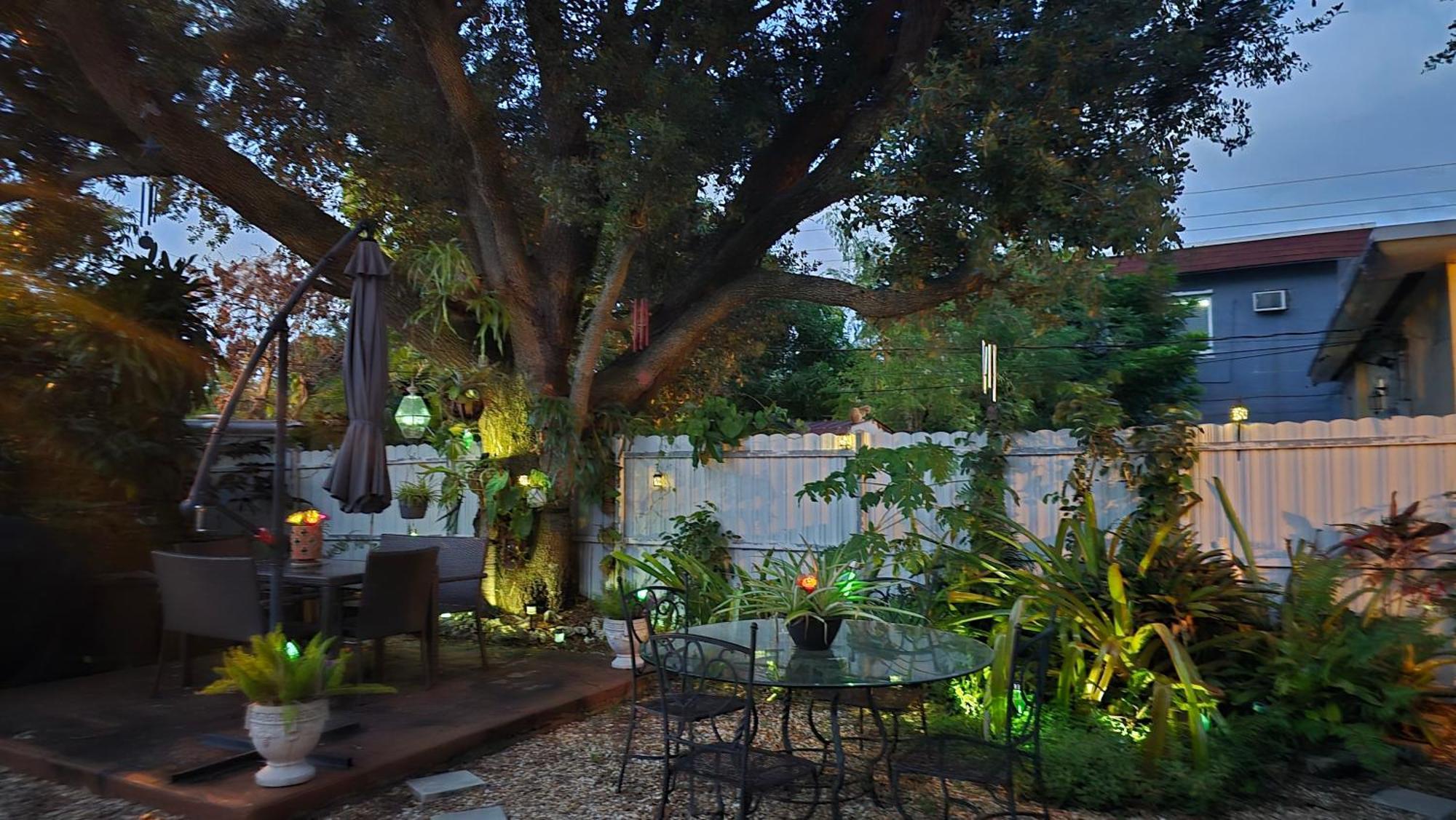 Suite Life At Chez Mercedes Miami Exterior photo