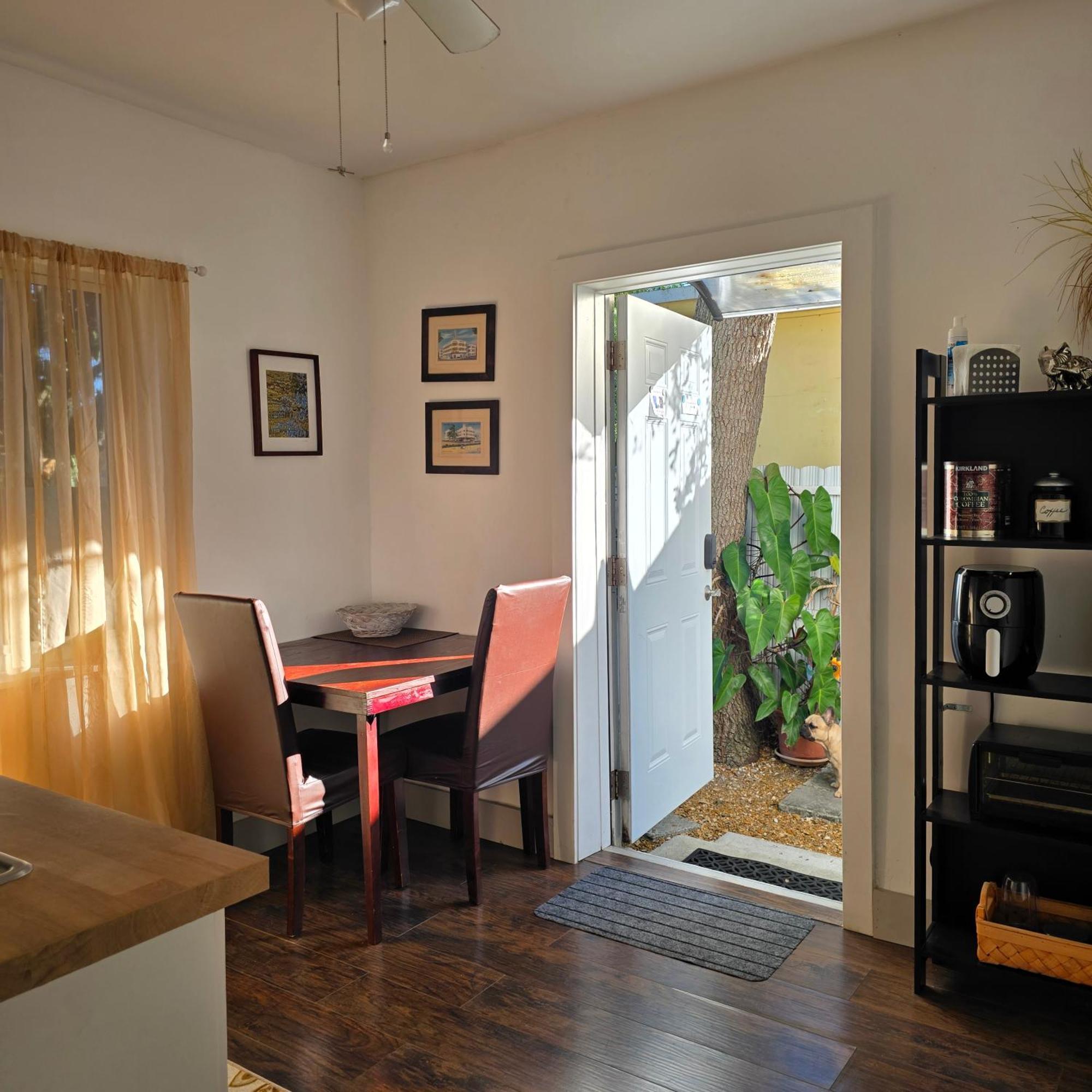 Suite Life At Chez Mercedes Miami Exterior photo