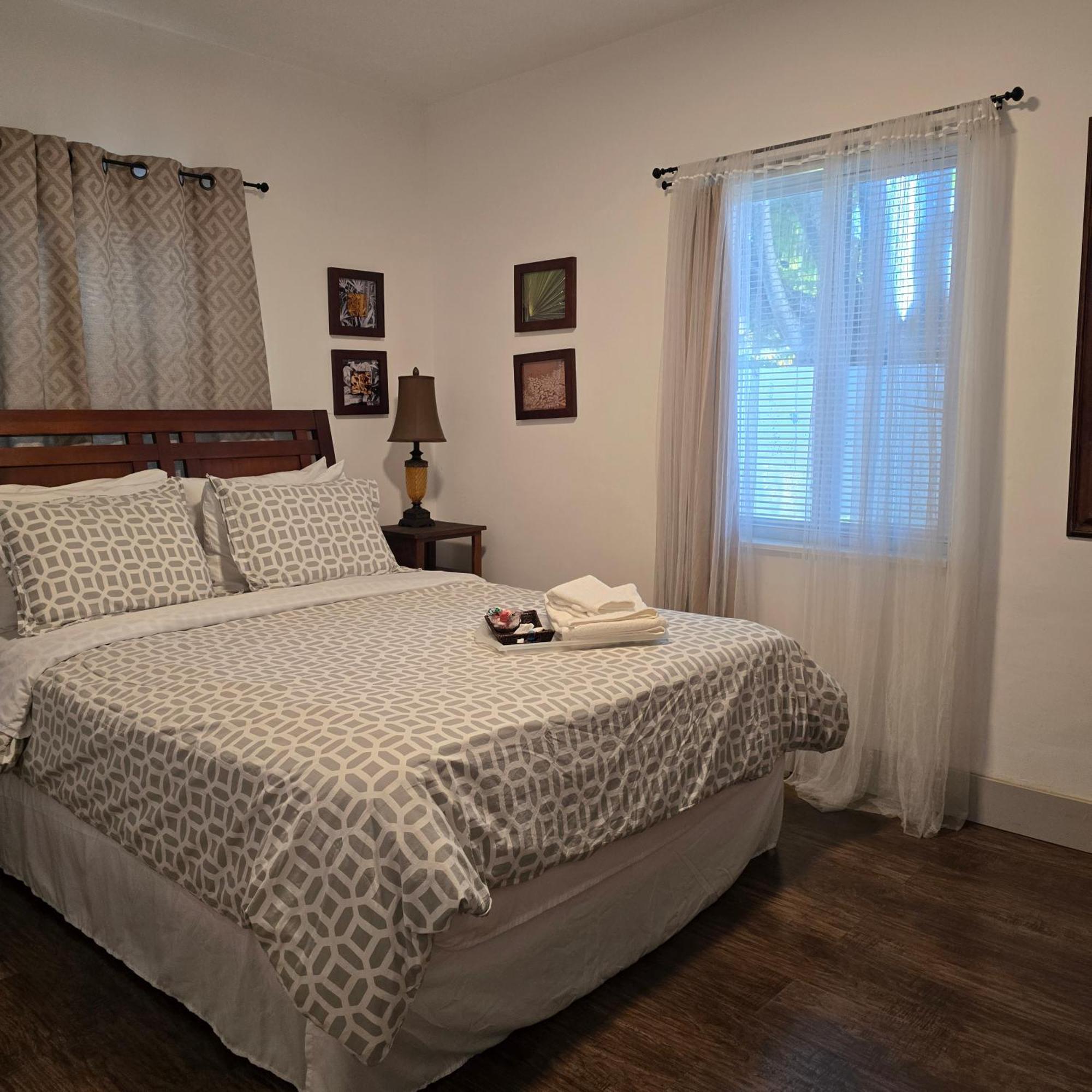Suite Life At Chez Mercedes Miami Exterior photo