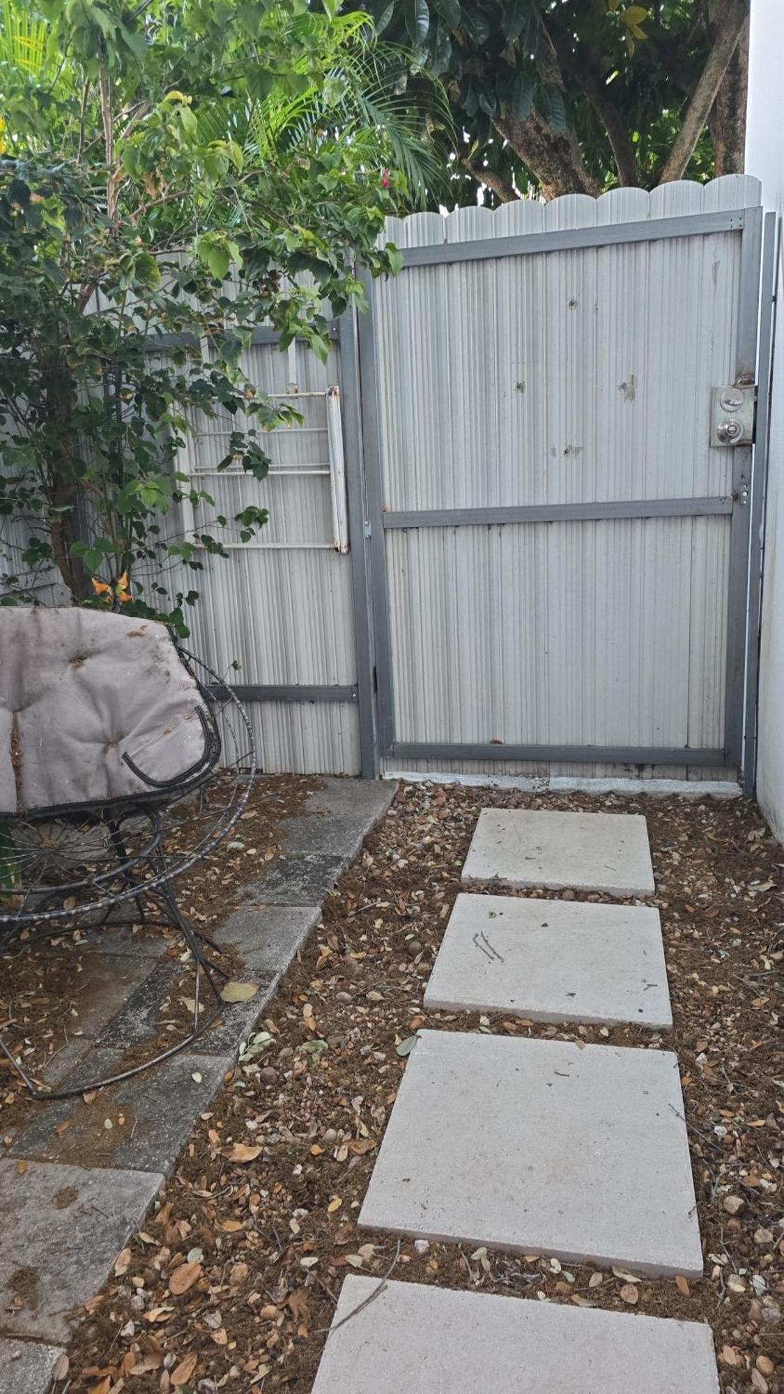 Suite Life At Chez Mercedes Miami Exterior photo