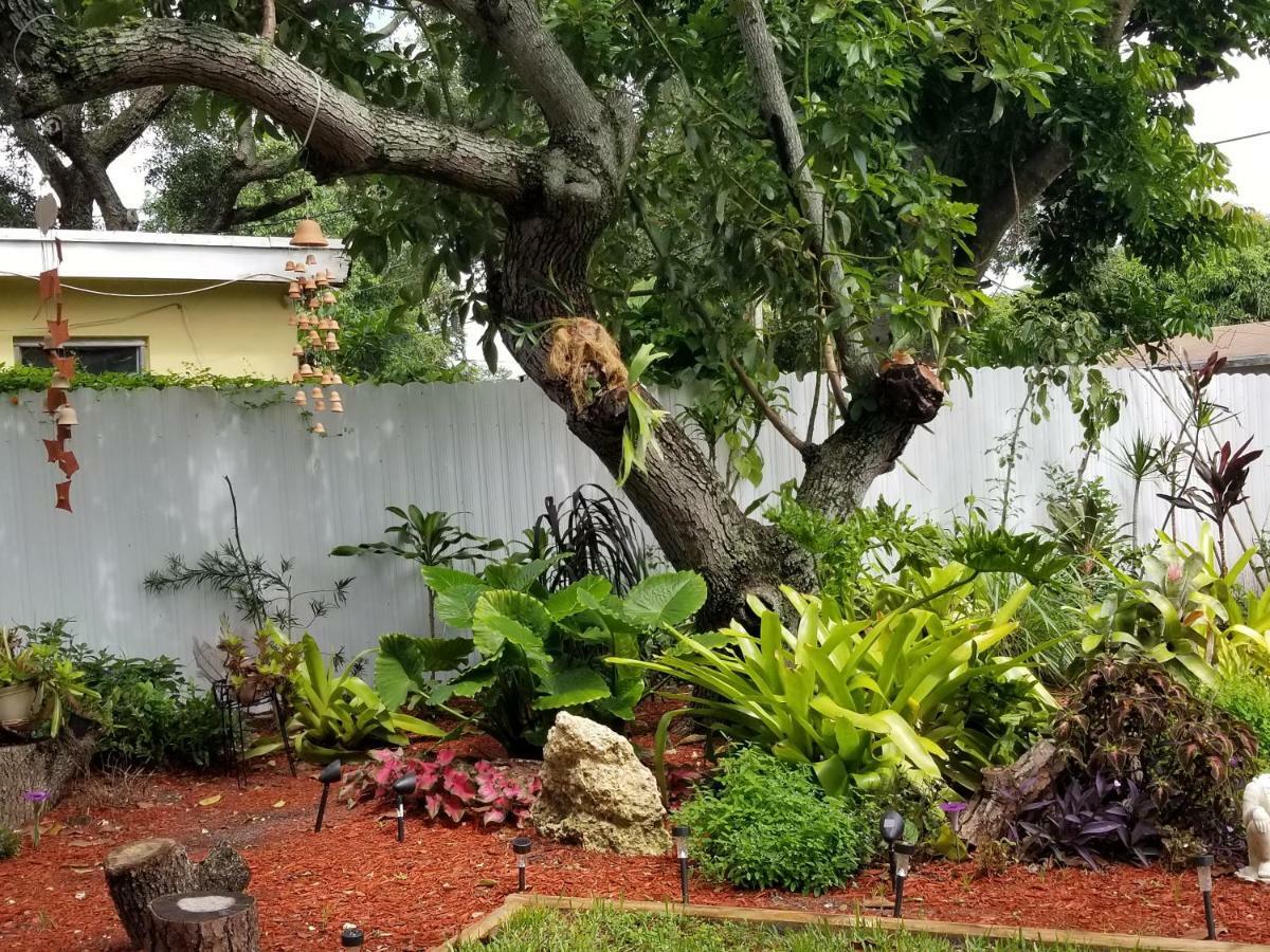 Suite Life At Chez Mercedes Miami Exterior photo